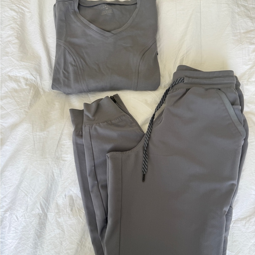 Jaanuu Scrubs Set